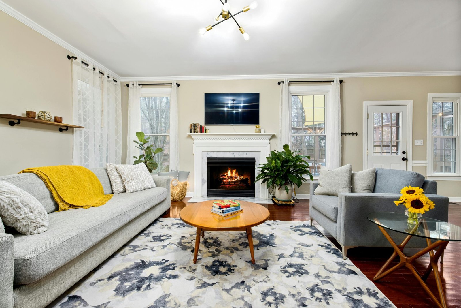 Cozy Living Room Decor Ideas for Small Apartments and Family Homes